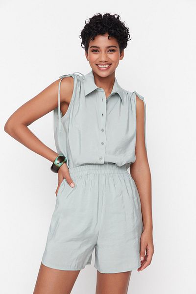Trendyol Collection Mint Woven Shorts TWOSS22SR00153