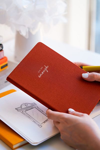 Matt Notebook دفتر ملاحظات بغلاف صلب مقاس 14 × 20 مبطن بالقرفة