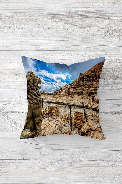 on the clouds Model Mount Nemrut - Față de pernă imprimată pe două fețe și cu fermoar ascuns