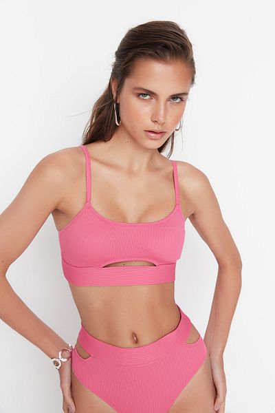 Trendyol Collection Rosa strukturiertes, detailliertes Bikinioberteil mit Ausschnitten TBESS21BU0235
