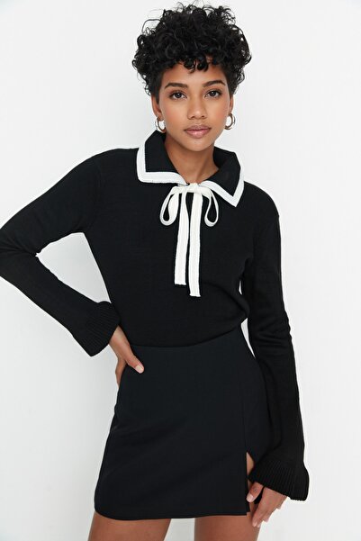 Trendyol Collection Schwarzer Strickpullover – Band- und Schleifendetail, Farbblock TWOAW23KZ0039