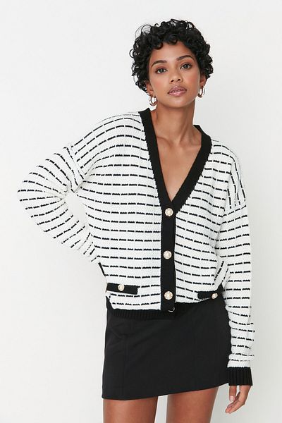 Trendyol Collection Schwarz gestreifter Strick-Cardigan TWOAW23HI00261