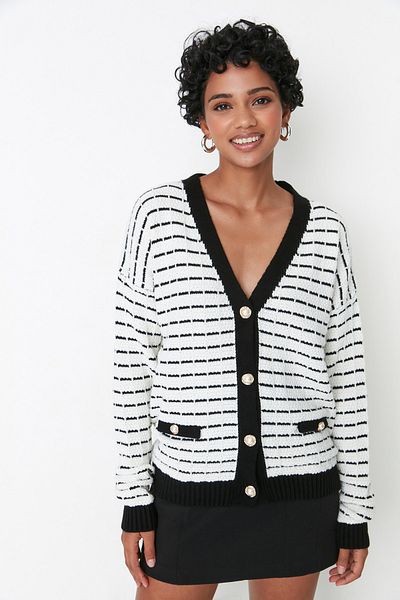 Trendyol Collection Schwarz gestreifter Strick-Cardigan TWOAW23HI00261