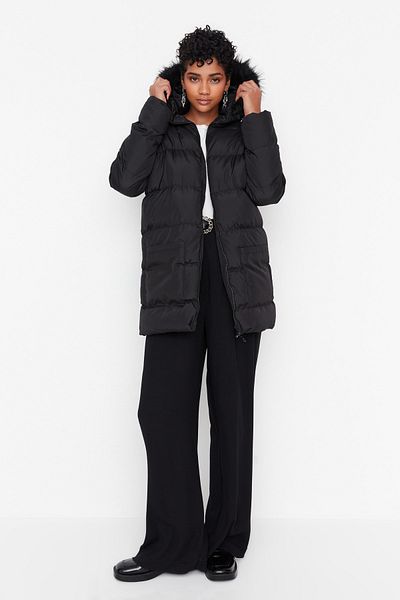 Trendyol Collection Черно пухено яке с качулка и водоотблъскваща материя Oversize TWOAW23MO00136