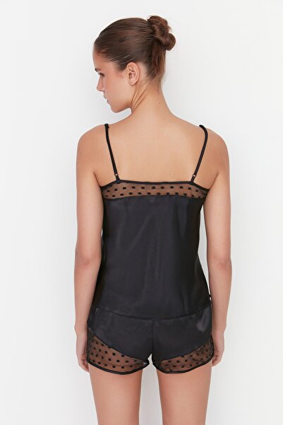 Trendyol Collection Fekete pöttyös tüll és csipke szőtt pizsama szett szatén rövidnadrággal THMSS22PT0632