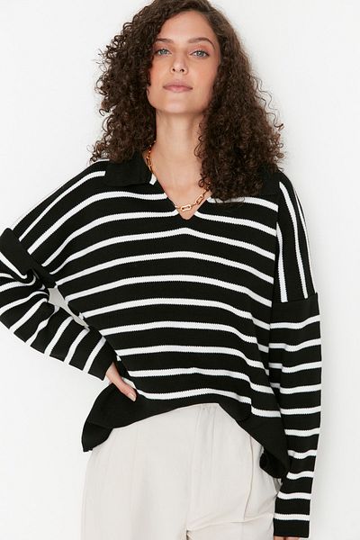Trendyol Collection Czarny, oversize'owy, dzianinowy sweter z kołnierzykiem polo