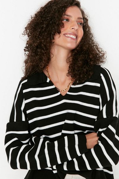 Trendyol Collection Czarny, oversize'owy, dzianinowy sweter z kołnierzykiem polo