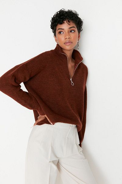 Trendyol Collection Weicher, strukturierter Strickpullover mit Reißverschluss in Braun - Nachhaltiger TWOAW20XS0009