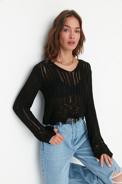 Trendyol Collection Schwarzer Strickpullover mit Lochmuster TWOSS20KZ0030