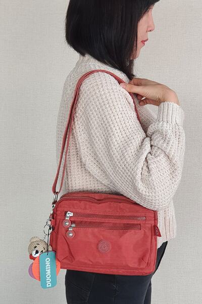 FCSTORE Kadın Çok Cepli Ayarlanabilir Çapraz Askılı Omuz Çantası Ayıcık Anahtalık Hediyeli