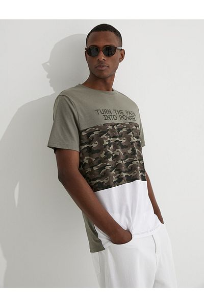 Koton T-Shirt mit Tarnmuster
