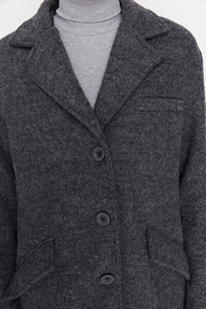 Trendyol Collection Παλτό από μαλλί με σφραγίδα με κλείσιμο ανθρακί TWOAW22KB0167