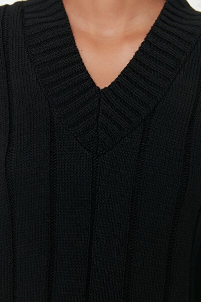 Trendyol Collection Black Oversize V-Neck Sweater Trousers Knitwear Top and Bottom Set TWOAW22AU0229