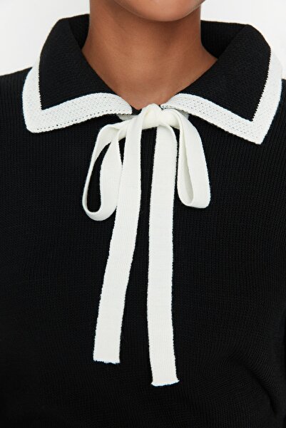 Trendyol Collection Schwarzer Strickpullover – Band- und Schleifendetail, Farbblock TWOAW23KZ0039