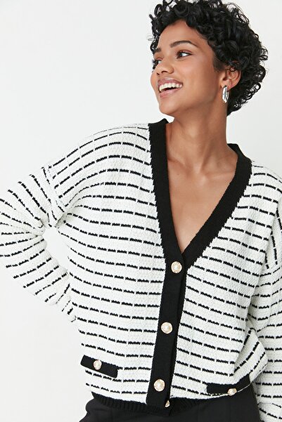 Trendyol Collection Černý proužkovaný pletený svetr TWOAW23HI00261