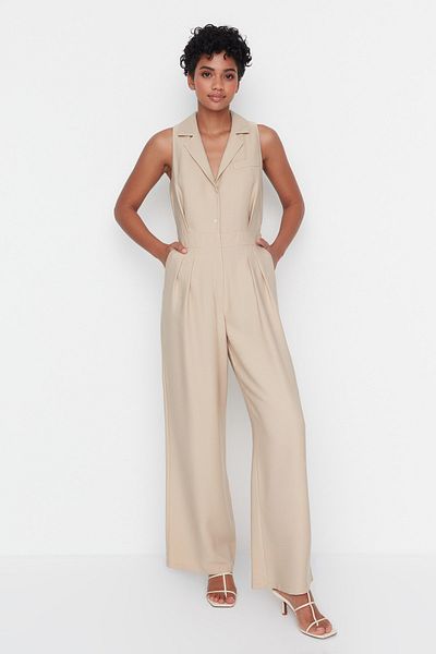 Trendyol Collection Kamelfarbener Jumpsuit mit Knopfdetail TWOSS22TU00089