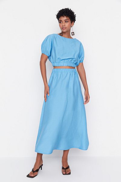 Trendyol Collection Blauer, geschlitzter, detaillierter Midi-Webrock TWOSS22ET00067