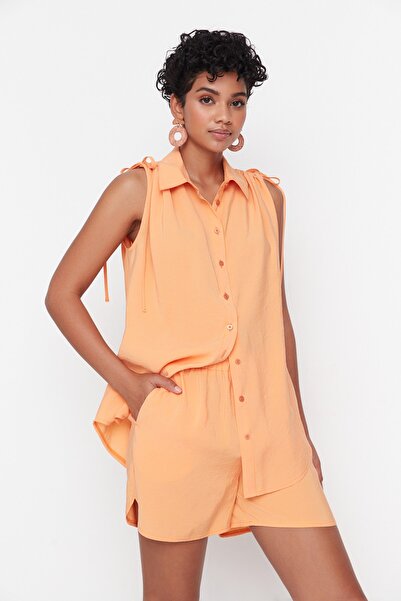 Trendyol Collection Oranžové tkané kraťasy TWOSS22SR00153