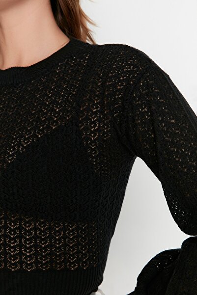 Trendyol Collection Czarny, ażurowy sweter z dziurami TWOAW23KZ0046