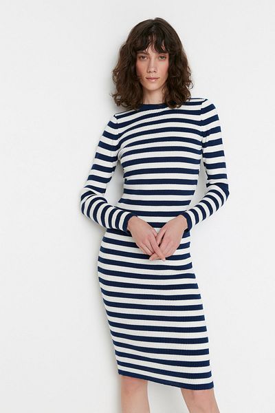 Trendyol Collection Sötétkék sötétkék testhezálló mini kötöttáru csíkos ruha TWOAW23EL00018 ruha TWOAW23EL00018