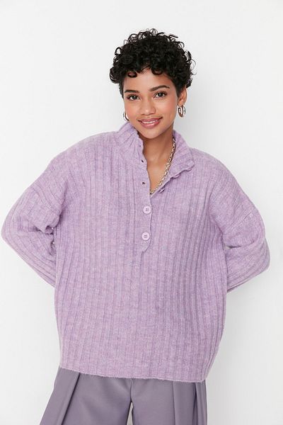 Trendyol Collection Fliederfarbener, weicher, strukturierter Strickpullover mit Stehkragen TWOAW21KZ0783