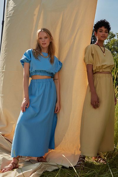 Trendyol Collection Blauer, geschlitzter, detaillierter Midi-Webrock TWOSS22ET00067