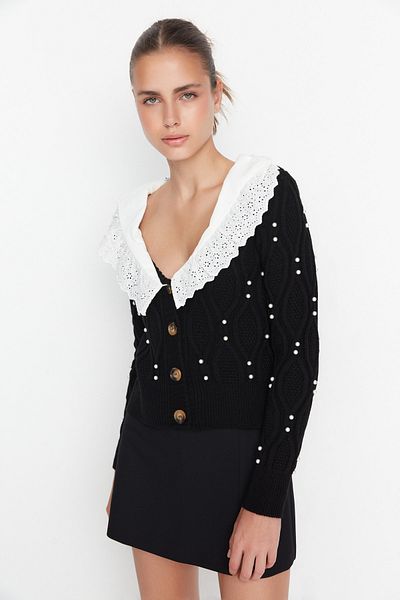 Trendyol Collection Pletený Cardigan - límec Garni, detail černé košile Twoaw23Hi00291