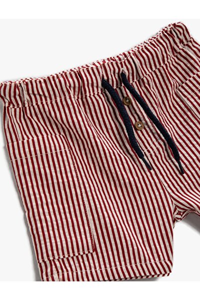 Koton Gestreifte Shorts mit Taschen, Knopfdetail und gebundener Taille