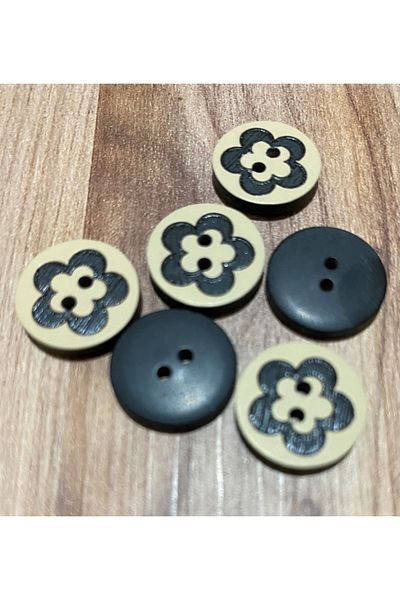 Öztürk Daisy Baby Button. 1.5cm Pack of 6.