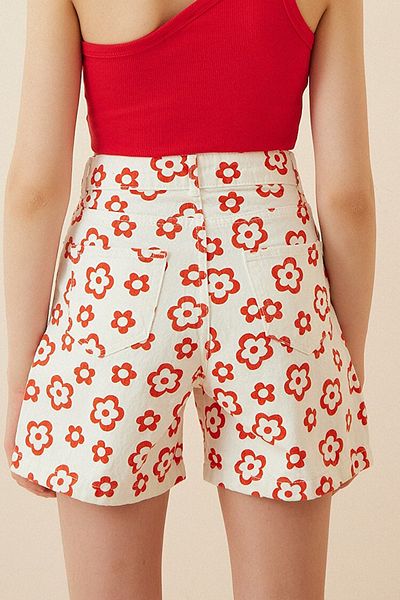 fehika Women's White / Red Daisy Flower Printed Slit Detailed Denim Jeans Shorts & Bermudas