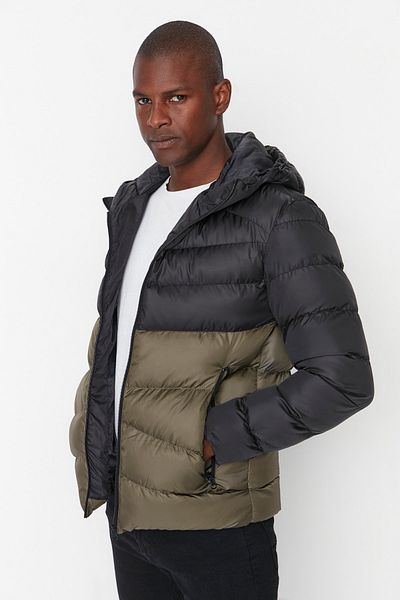 Trendyol Collection Zelená zimní bunda Regular Fit s ochranou proti větru a vodě odolná proti větru Tmnaw23Mo00018