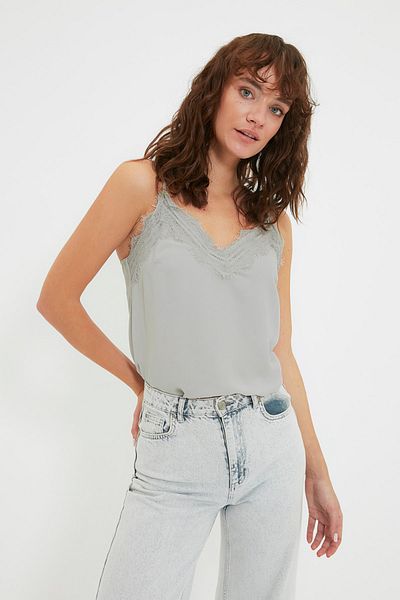 Trendyol Collection Γκρι δαντέλα με λεπτομέρεια μπλούζα με τιράντες TWOSS19BB0208