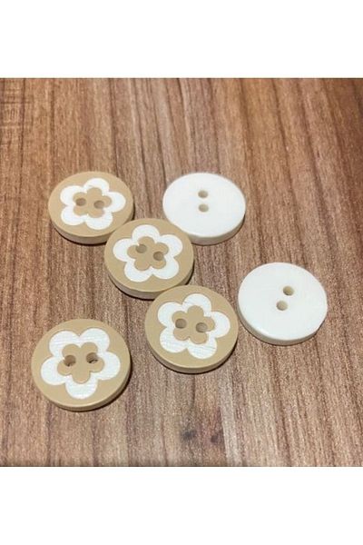 Öztürk Daisy Baby Button. 1.5cm Pack of 6.