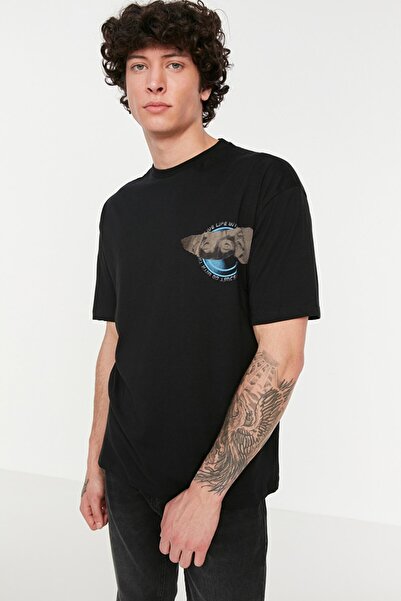 Trendyol Collection UMĚLECKÝ TISK ČERNÉ TRIČKO nadměrné velikosti – Krátký rukáv, 100% textilie TMNSS21TS3668