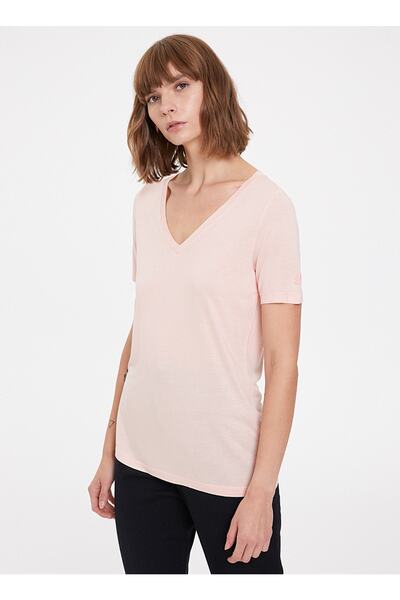 WESTMARK LONDON Women's Salmon V-Neck T-shirt