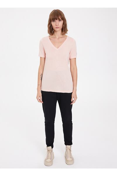 WESTMARK LONDON Women's Salmon V-Neck T-shirt