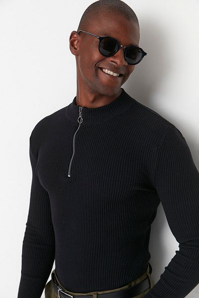 Trendyol Collection Schwarzer, eng anliegender Baumwoll-Paar-/Paar-Pullover mit Rollkragenpullover und Reißverschluss TMNAW20KZ1034