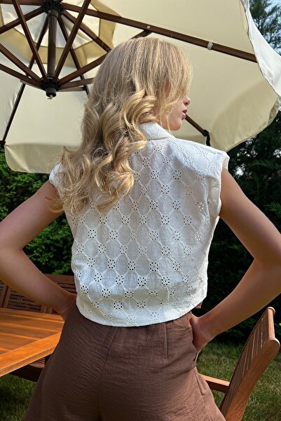 Trend Alaçatı Stili Women's Ecru Guipure Woven Padded Hidden Placket Premium Shirt ALC-767-001