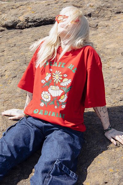 Eazy Co Tricou cu mânecă scurtă cu imprimeu extra oversize unisex Eazy Red Escape