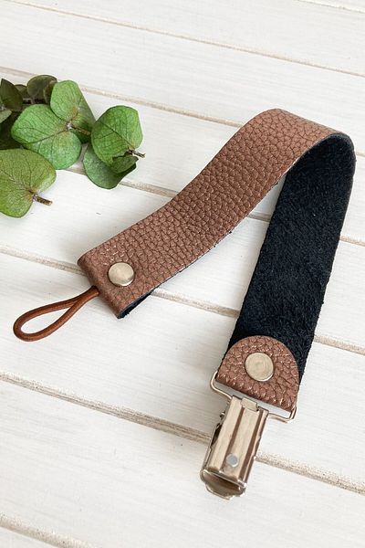 Li Puna Bronze Leather Pacifier Strap - Pacifier Chain with Protected Metal Clip Lpemzk40