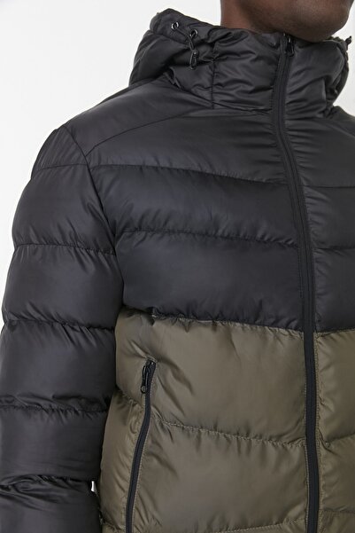 Trendyol Collection Πράσινο Regular Fit Color Block Ανθεκτικό στον αέρα και στο νερό φουσκωτό χειμερινό παλτό TMNAW23MO00018