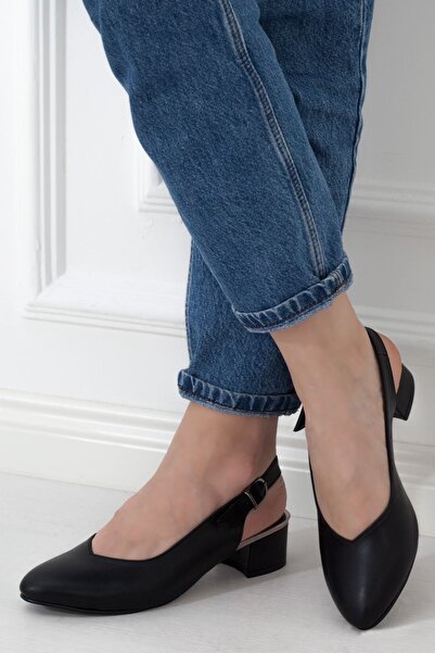 Adım Adım Siyah Kısa Topuk Tokalı Kadın Günlük Sandalet