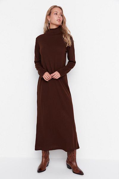 Trendyol Modest Braunes Rollkragen-Strickkleid TCTAW23EB00001
