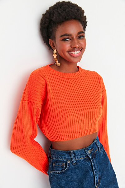 Trendyol Collection Pomarańczowy sweter z dzianiny Super Crop TWOAW23KZ01068