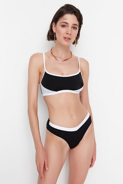 Trendyol Collection Black-White V-Cut Bikini Bottom TBESS22BA0222