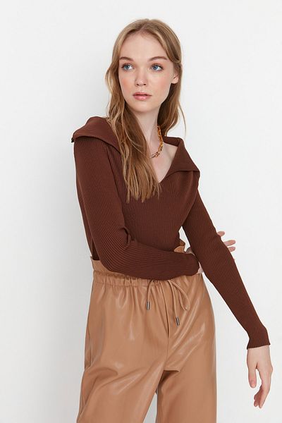 Trendyol Collection Hnědý pletený svetr Carmen Collar - Twoaw22Kz0993