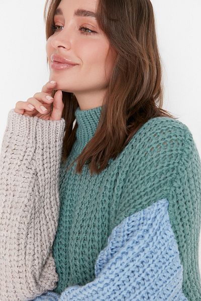 Trendyol Collection Mintfarbener, weich strukturierter Strickpullover mit Farbblockdesign und weiter Passform TWOAW21KZ0271