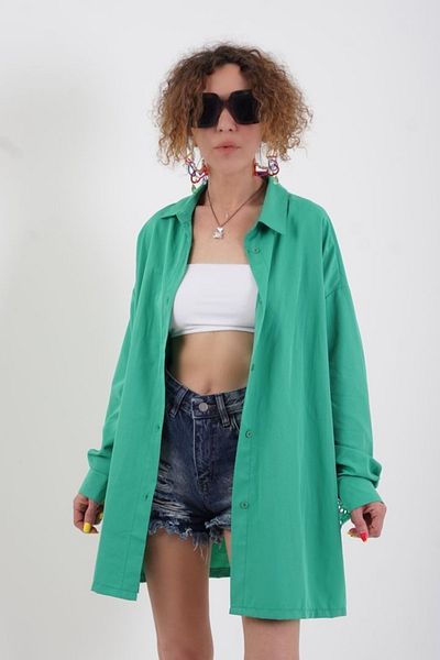 BEBE PLUS Baby Women's Oversize Shirt with Scallop Detail on the Back