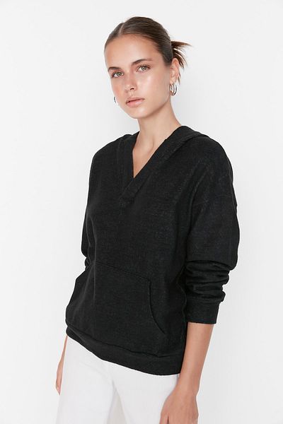 Trendyol Collection Černá mikina s výstřihem do V Soft Basic TWOAW23SW00246