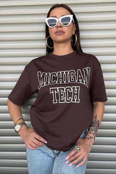 MODAGEN Γυναικείο μπλουζάκι σε καφέ Michigan Tech Letter με στάμπα Oversize